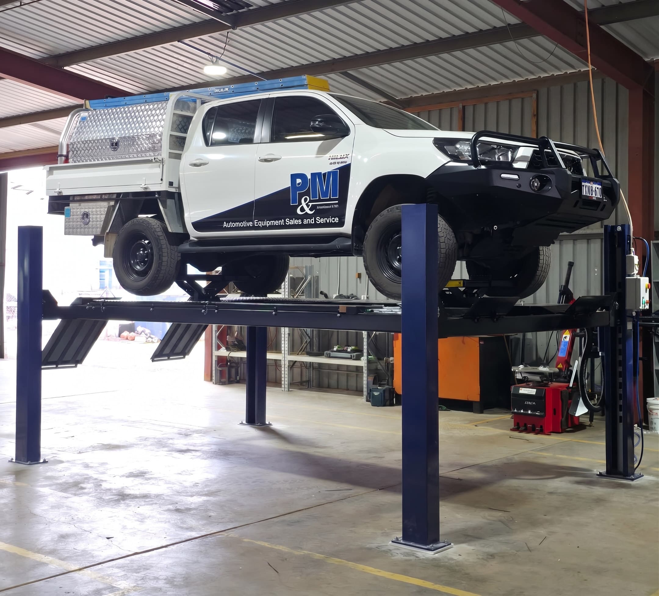 The Hoist Specialists. Since 1981.